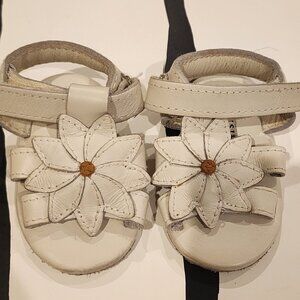 Donsje Cream Leather Baby Sandals with Flower Detail - Size 0-6M